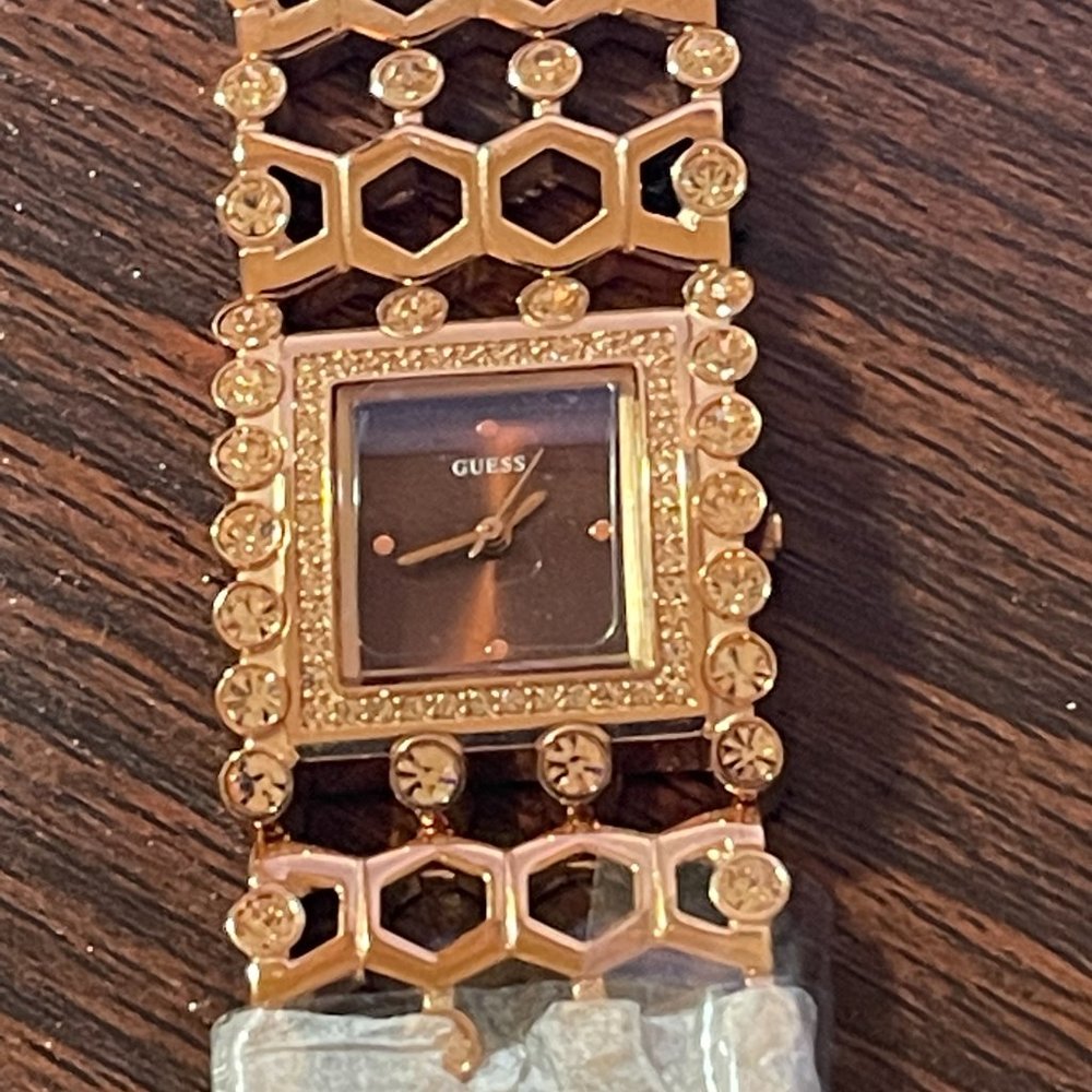 GUESS Women Analog Japanese Quartz Watch with Stainless Steel Rose Gold - Picture 5 of 10
